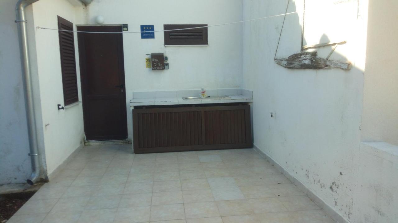 Apartment Tara Nečujam Esterno foto